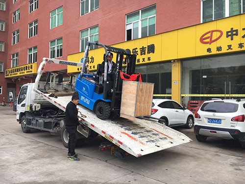 廈門電動(dòng)叉車公司,銷售比亞迪電動(dòng)叉車2.5噸一臺(tái)