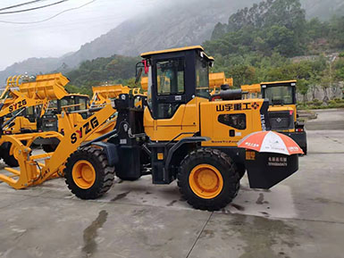 恭喜羅總喜提新車，山宇裝載機940走起，山宇重工，助您成功！